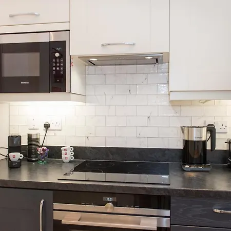 The Tower By Serviced Apartamento