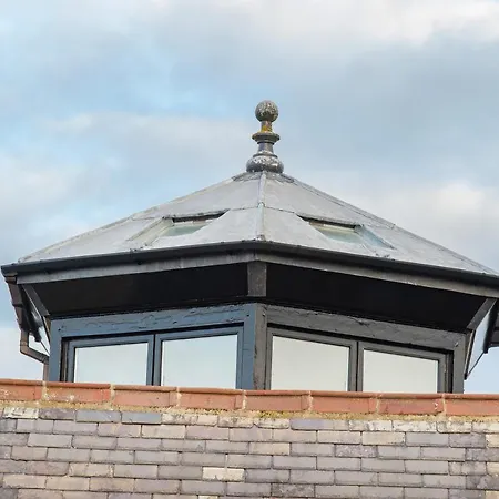 The Tower By Serviced Apartamento