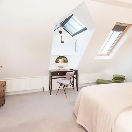 The Tower By Serviced Apartamento