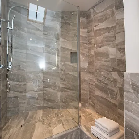 The Tower By Serviced Apartmán