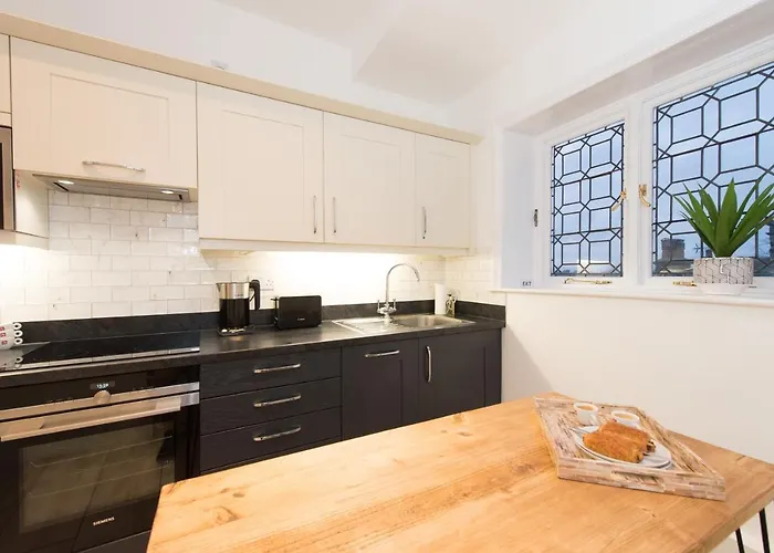 The Tower By Serviced דירה הרוגייט