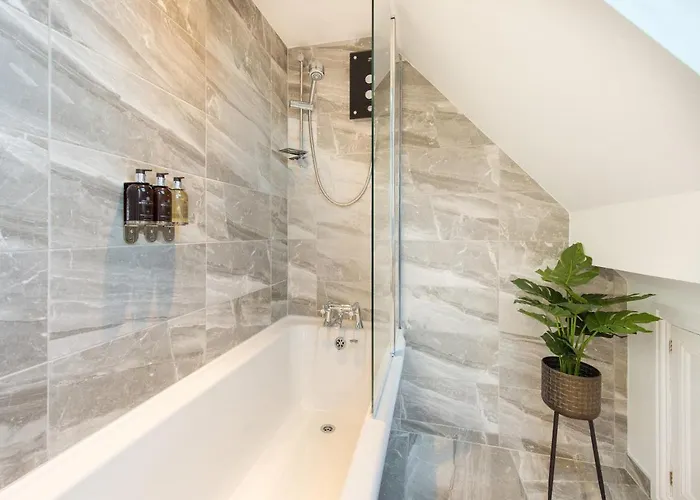 The Tower By Serviced הרוגייט