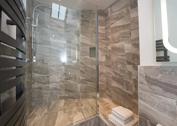 The Tower By Serviced דירה